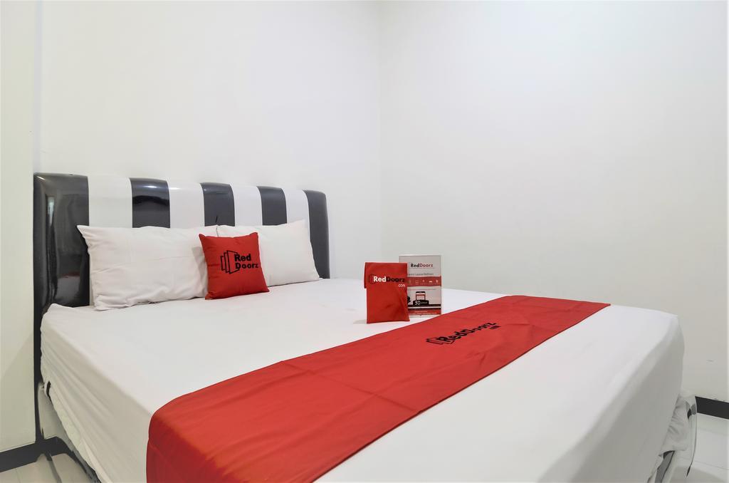 Hotel Reddoorz Near Poncol Station Semarang Exterior foto